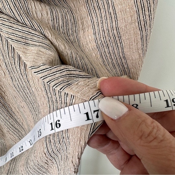 H&M Beige Puff Sleeves Off Shoulder Crop Top SZ S - Picture 9 of 10